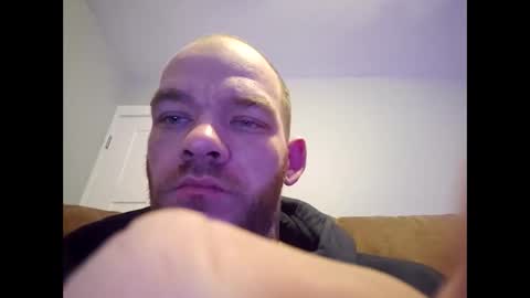 Snapshot of btown3095 chatting on March 28, 2:33 am btown3095 online show from March 28, 2:33 am