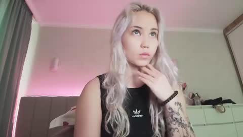 bubblebunny_ online show from June 10, 2:05 pm