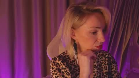 bubbling_crush online show from February 25, 4:31 pm