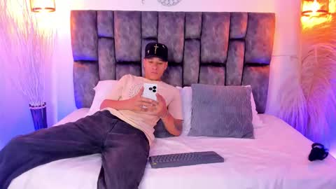 Snapshot of buda_cataleya chatting on March 26, 11:27 am buda cataleya online show from March 26, 11:27 am