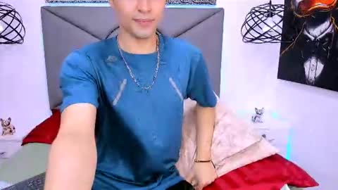 Snapshot of buddy_whitte chatting on July 4, 5:08 pm Buddy Whitte online show from July 4, 5:08 pm