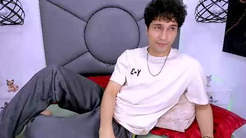 Snapshot of buddy_whitte chatting on July 6, 3:03 pm Buddy Whitte online show from July 6, 3:03 pm