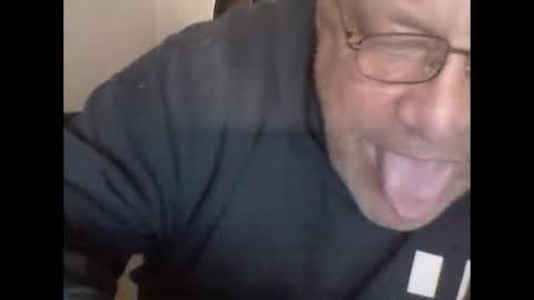 Snapshot of buddyluvzumore chatting on December 29, 3:22 am buddyluvzumore online show from December 29, 3:22 am