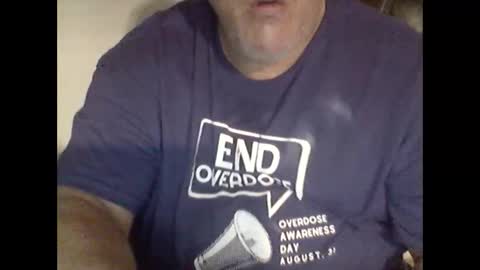 Snapshot of buddyluvzumore chatting on January 14, 4:47 am buddyluvzumore online show from January 14, 4:47 am