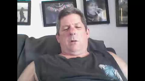 Snapshot of buggalugs1963 chatting on January 6, 5:11 am Bugs online show from January 6, 5:11 am