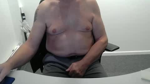 Snapshot of buggemann chatting on September 24, 3:21 am buggemann online show from September 24, 3:21 am