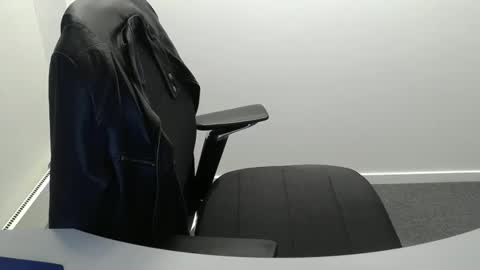 Snapshot of buggemann chatting on October 30, 5:31 am buggemann online show from October 30, 5:31 am