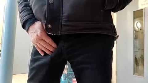 Snapshot of bulkyboners chatting on November 30, 9:35 am ejaculation for 250 online show from November 30, 9:35 am