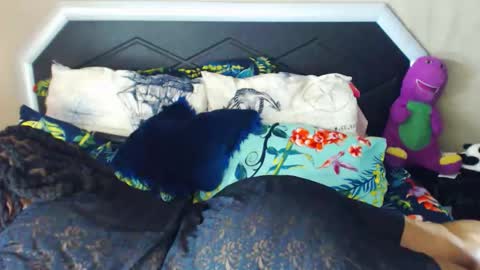 bulkyyass4u online show from December 16, 10:42 am