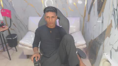 Snapshot of bull_cam chatting on September 10, 6:30 pm bull_cam online show from September 10, 6:30 pm