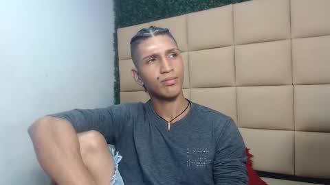 Snapshot of bull_cam chatting on September 12, 5:46 pm bull_cam online show from September 12, 5:46 pm