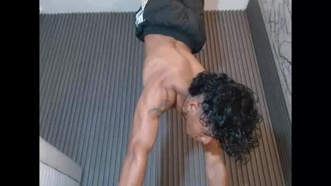 Snapshot of bull_cam chatting on September 13, 6:51 pm bull_cam online show from September 13, 6:51 pm