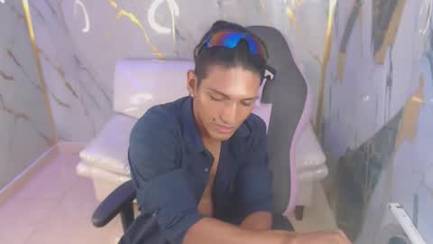 Snapshot of bull_cam chatting on October 3, 8:06 pm bull_cam online show from October 3, 8:06 pm