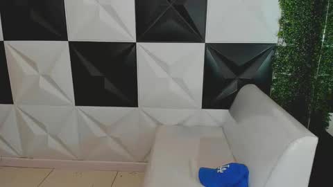 Snapshot of bull_cam chatting on October 4, 6:50 pm bull_cam online show from October 4, 6:50 pm