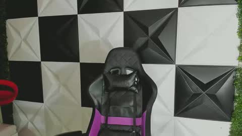 Snapshot of bull_cam chatting on October 6, 7:33 pm bull_cam online show from October 6, 7:33 pm