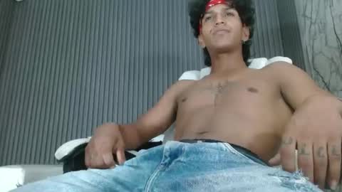 Snapshot of bull_cam chatting on October 17, 8:22 pm bull_cam online show from October 17, 8:22 pm