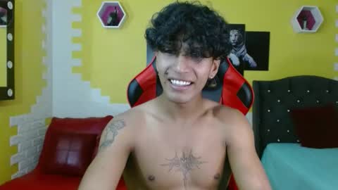 Snapshot of bull_cam chatting on October 19, 4:18 pm bull_cam online show from October 19, 4:18 pm