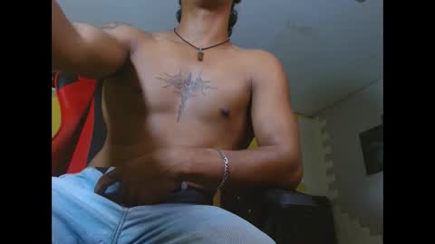 Snapshot of bull_cam chatting on October 23, 3:00 pm bull_cam online show from October 23, 3:00 pm