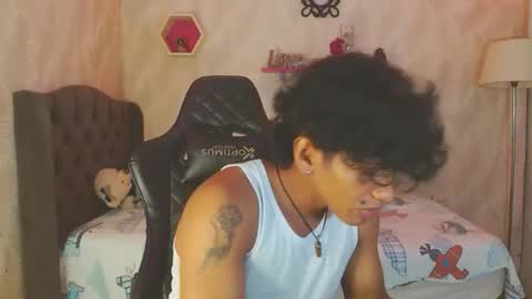 Snapshot of bull_cam chatting on October 29, 3:36 pm bull_cam online show from October 29, 3:36 pm