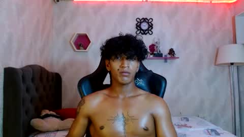 Snapshot of bull_cam chatting on October 30, 6:41 pm bull_cam online show from October 30, 6:41 pm