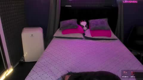 Snapshot of bull_vixen2001 chatting on October 2, 10:06 pm Bunny and The Rock online show from October 2, 10:06 pm