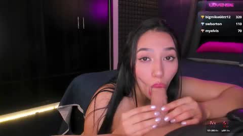 Snapshot of bull_vixen2001 chatting on October 15, 12:16 pm Bunny and The Rock online show from October 15, 12:16 pm