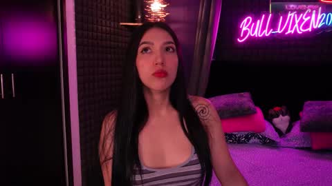 Snapshot of bull_vixen2001 chatting on October 22, 11:43 am Bunny and The Rock online show from October 22, 11:43 am