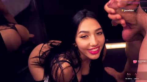 Snapshot of bull_vixen2001 chatting on November 8, 11:36 pm Bunny and The Rock online show from November 8, 11:36 pm