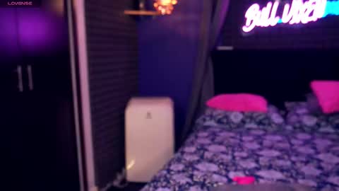 Snapshot of bull_vixen2001 chatting on November 19, 11:16 pm Bunny and The Rock online show from November 19, 11:16 pm