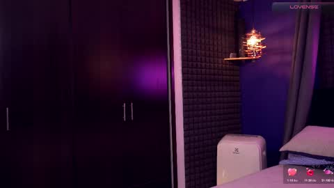 Snapshot of bull_vixen2001 chatting on January 14, 9:37 am Bunny and The Rock online show from January 14, 9:37 am