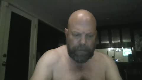 Snapshot of bulldog302w chatting on June 28, 2:06 am bulldog302w online show from June 28, 2:06 am