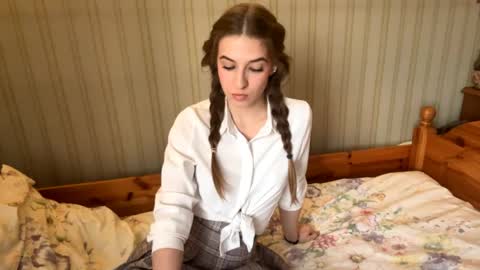 Snapshot of bumblebliss chatting on April 18, 1:37 pm Mary online show from April 18, 1:37 pm