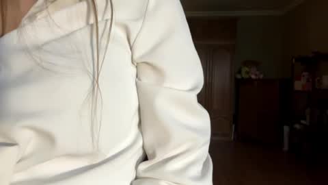 Snapshot of bumblebliss chatting on May 20, 2:01 pm Mary online show from May 20, 2:01 pm