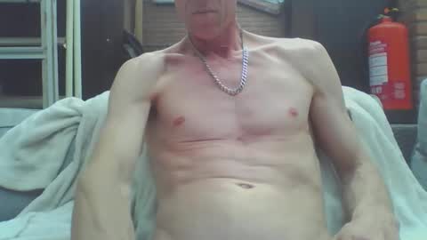 Snapshot of bundy2016 chatting on May 4, 11:17 am Dutch cock online show from May 4, 11:17 am