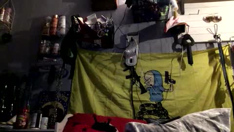 Snapshot of bunniandcryme chatting on November 22, 5:17 am bunniandcryme online show from November 22, 5:17 am