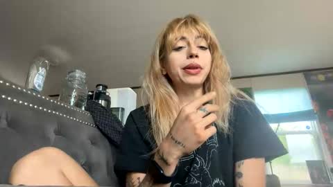 Bunnyaliengirl online show from May 20, 6:58 pm