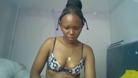 bunnydiva_ online show from May 12, 2:08 am