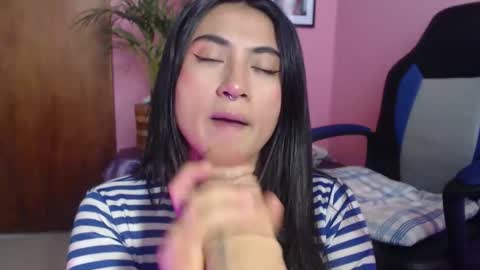 bunnyEmilyR0s33 online show from December 5, 4:14 pm