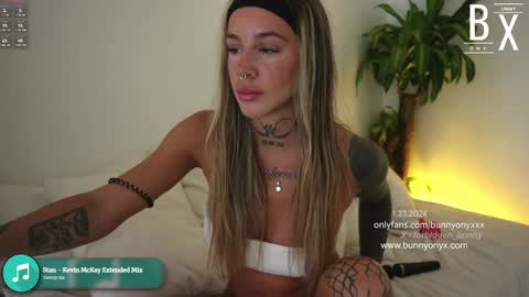 Stephanie   Next stream TUESDAY   6pm  PDT online show from January 23, 8:45 pm