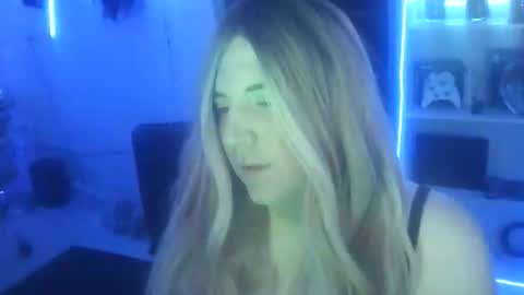 Snapshot of bunnyslutt chatting on April 7, 8:15 am bunnyslutt online show from April 7, 8:15 am