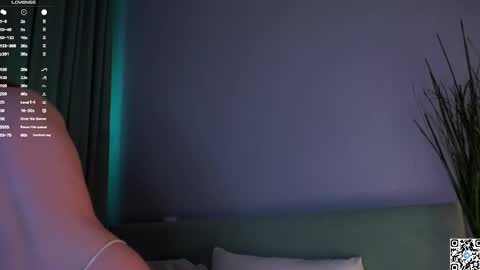 Snapshot of burnletitallburn chatting on February 24, 5:20 pm Jessica online show from February 24, 5:20 pm