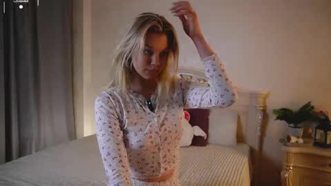 Snapshot of burnletitallburn chatting on September 9, 3:11 pm Jessica online show from September 9, 3:11 pm