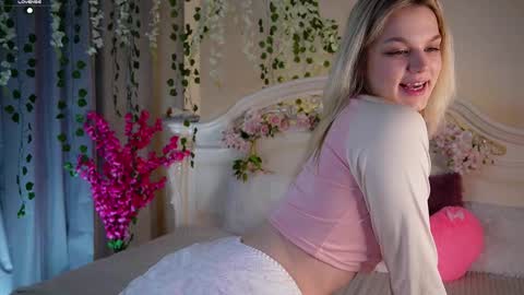 Snapshot of burnletitallburn chatting on October 16, 3:24 pm Jessica online show from October 16, 3:24 pm