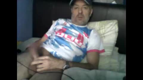 Snapshot of burnleyguy1977 chatting on January 7, 12:18 pm burnleyguy1977 online show from January 7, 12:18 pm