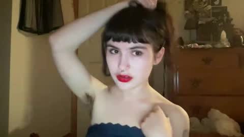 Snapshot of bushbabe3008 chatting on March 11, 5:02 am esme gray online show from March 11, 5:02 am