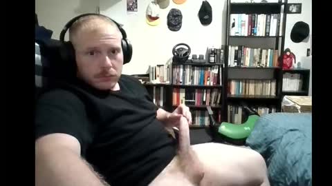 Snapshot of bushmate92 chatting on December 4, 3:54 pm bushmate92 online show from December 4, 3:54 pm