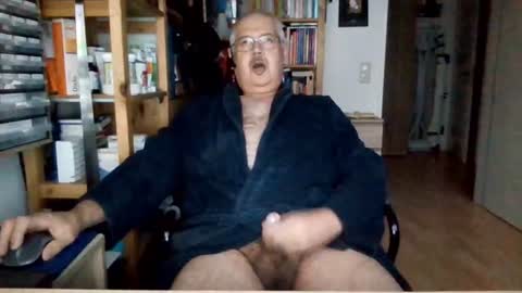 Snapshot of busibaer666 chatting on August 2, 4:00 am busi online show from August 2, 4:00 am