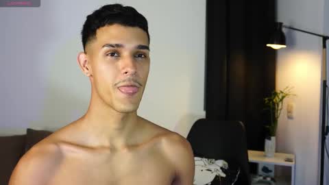 Snapshot of busterspinter chatting on March 25, 12:38 am Buster independent model online show from March 25, 12:38 am