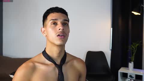 Snapshot of busterspinter chatting on March 29, 10:32 pm Buster independent model online show from March 29, 10:32 pm