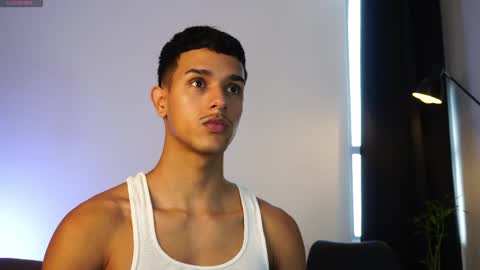 Snapshot of busterspinter chatting on April 1, 5:43 pm Buster independent model online show from April 1, 5:43 pm